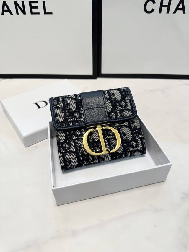 颜色 黑色尺寸 11*10*2 Dior专柜新款火爆登场 采用头层牛皮 做工精致 媲美专柜 多功能小钱包 超级实用
