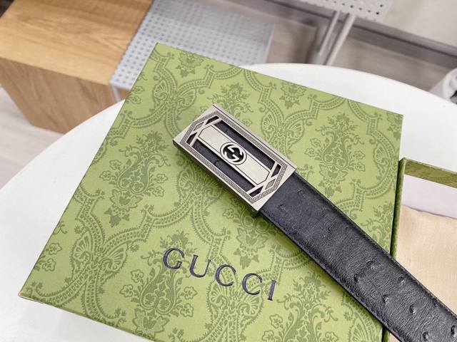 Gucci 古奇新款互扣式g带扣深受品牌辉煌的70年代经典设计所影响 得以重新诠释 安放于织纹纯皮腰带之上 正品一致的吊牌全套包装 配纸袋 礼品盒 亲们下单一定 - 点击图像关闭