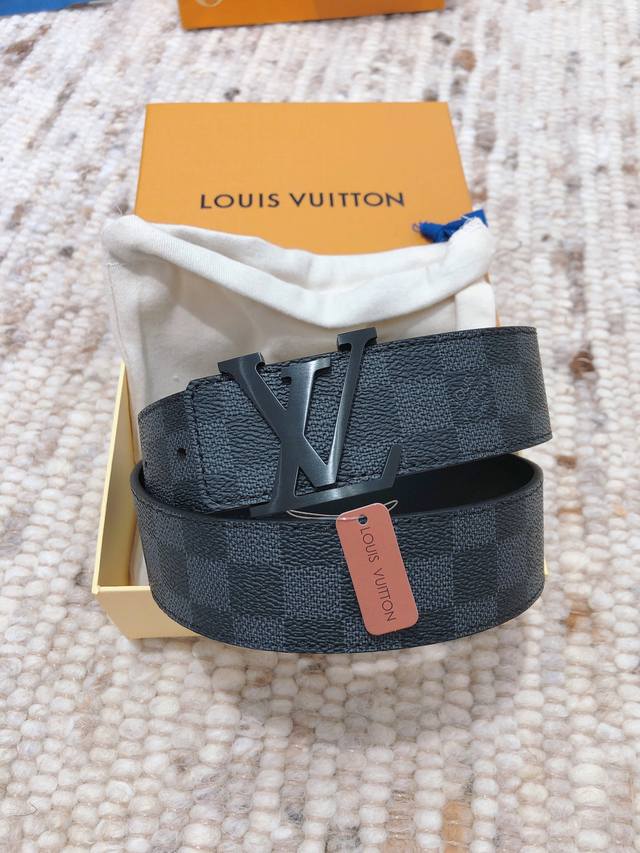 配全套包装礼盒 Louis Vitton 原单实拍 4.0Cm男款 精细打磨钢扣 原版开料 带身双面设计