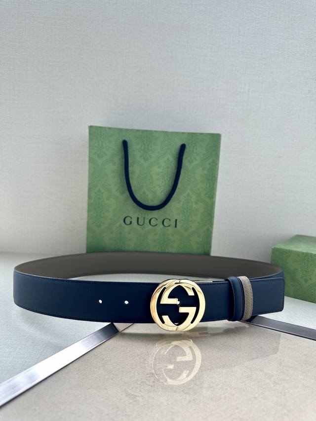 宽度4.0Cm Gucci系列 品牌标志性的双g原单钢扣标识经重新诠释后 以光彩夺目的金色调呈现在这款手掌纹腰带上