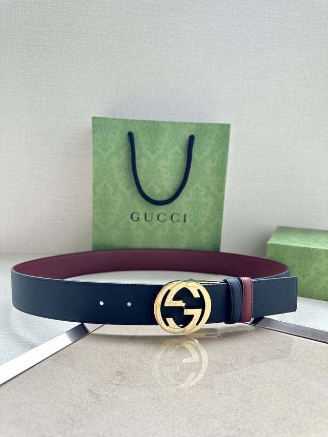宽度4.0Cm Gucci系列 品牌标志性的双g原单钢扣标识经重新诠释后 以光彩夺目的金色调呈现在这款手掌纹腰带上