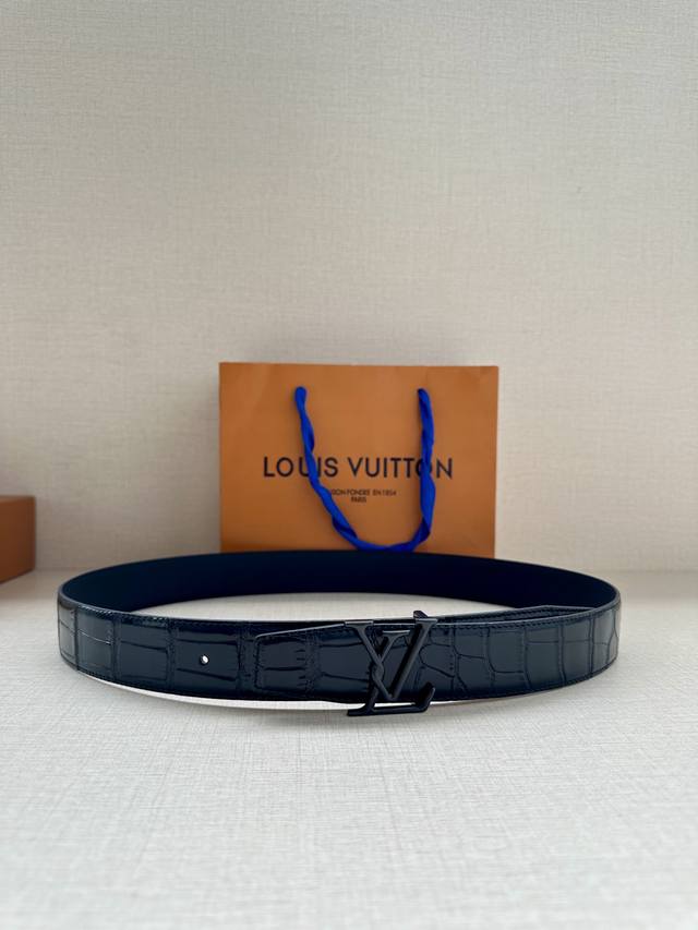 Louis Vuitton 采用进口头层牛皮压鳄鱼肚皮搭配精致电镀钢扣头.底皮原版头层牛皮宽3.5Cm做工精细 百搭 上身超好 品质一流 一件代发