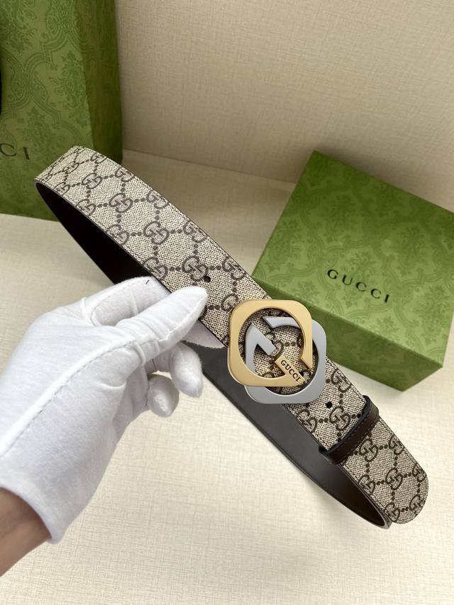 宽度4 0Cm Gucci Marmont系列每一季都会推陈出新 为灵感源于70年代的标志性gg配件注入现代精髓 Supreme帆布印花 腰带反面采用咖啡色原版