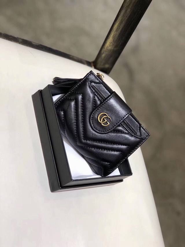 Gucci 703颜色 黑色尺寸 12x9x1 5 Gucci专柜最新款火爆登场 采用头层羊皮 做工精致 媲美专柜 多功能小钱包卡包 超多卡位时尚美美必