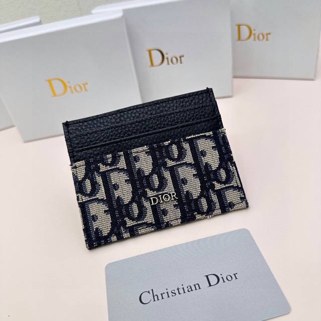 Dior D43颜色 黑色 尺寸 10x7 5 Dior 专柜同步最新款出货 采用里外头层小牛皮 做工精致 超多卡位 超薄款设计 携带方便