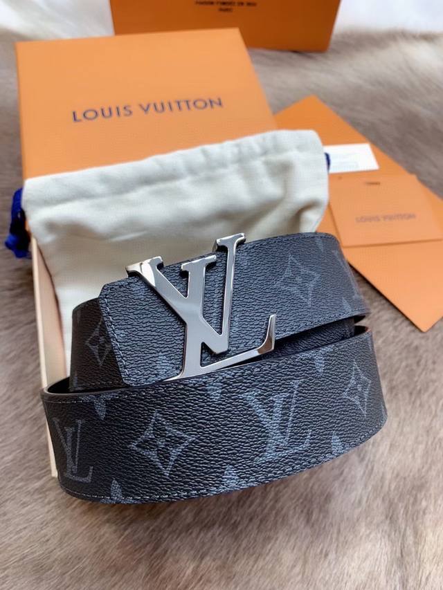Louls Vuitton 路易威登 男士腰带 带身采用进口面料 配牛皮底 搭配字母扣 宽4 0Cm 质量自己看皮带腰带