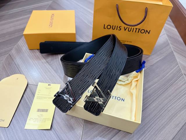 Lv 路易威登 Louis Vuitton 正版开模 此款腰带双面采用意大利原厂定制进口牛皮带身 水波纹皮 精密电镀标志性五金搭扣