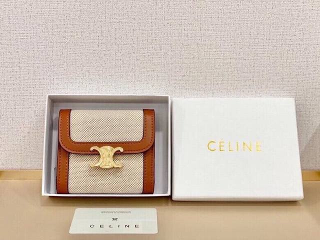 Celine 66885颜色 白色尺寸 11x10x5 Celine短式钱包非常炫美的一个系列 专柜同步 采用头层牛皮 精致时尚