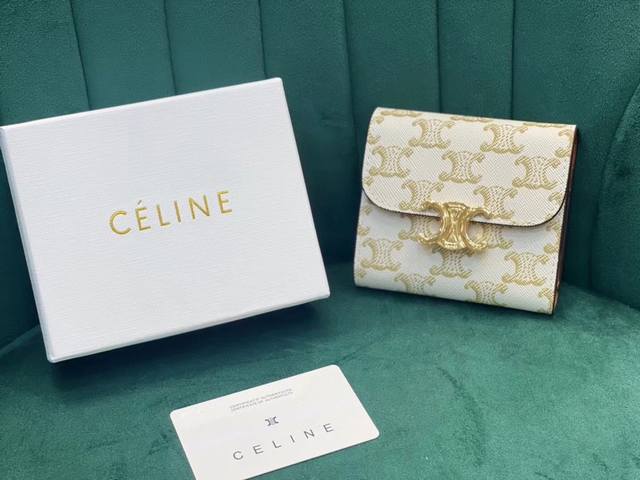 Celine 66335颜色 白色印花尺寸 11x10x5 Celine短式钱包非常炫美的一个系列 专柜同步 采用头层牛皮 精致时尚