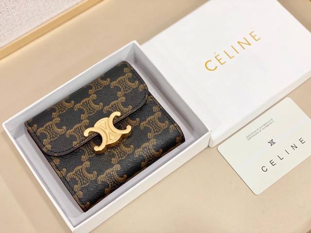 Celine 66889颜色 黑色 尺寸 11x10x5 Celine短式钱包非常炫美的一个系列 专柜同步 采用头层牛皮 精致时尚