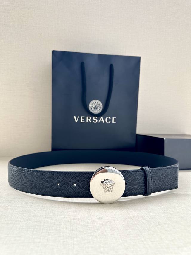 宽度4 0Cm Versace 范思哲 此款柔软的皮带饰3D美杜莎腰带扣 可搭配正装或休闲牛仔装