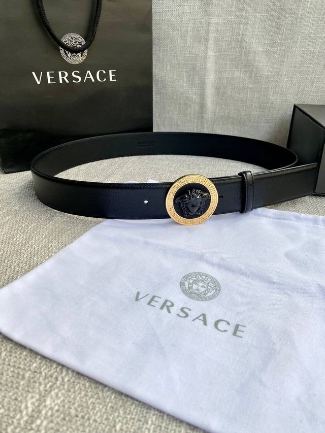 宽度4 0Cm Versace 范思哲 此款山羊皮腰带的搭扣饰有品牌标志性的金 银色闪光virtus五金配件