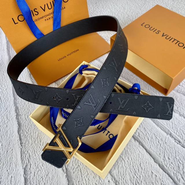配全套包装礼盒 Lv终级版真正的原厂皮 Louis Vuitton时尚百搭皮带 顶级货 细节看图 实物拍摄 宽度4.0Cm都有货 码数齐