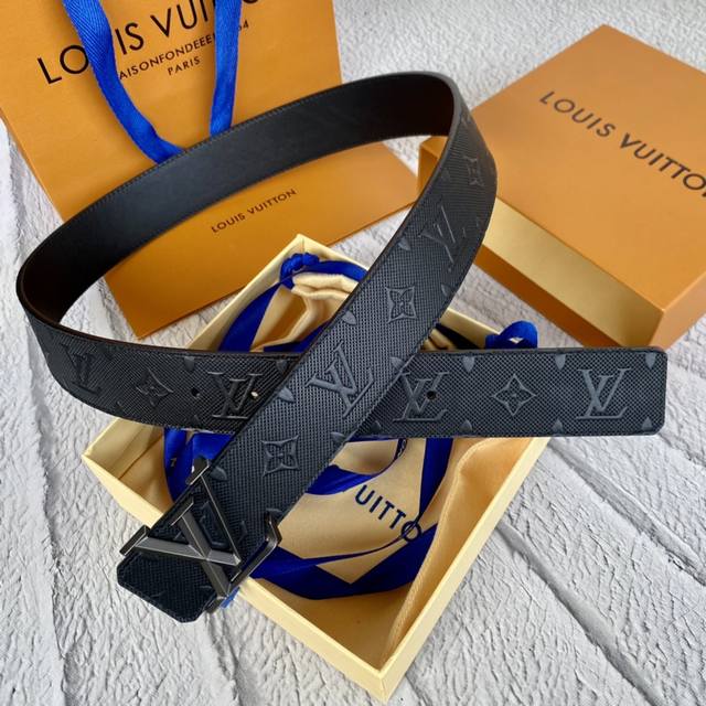 配全套包装礼盒 Lv终级版真正的原厂皮 Louis Vuitton时尚百搭皮带 顶级货 细节看图 实物拍摄 宽度4.0Cm都有货 码数齐