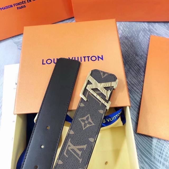 Louis Vuitton 路易威登 秘秘路易威登 Dfs免税店级别水货最新 爆款 辨识度 对版率高达98.6%附带原版包装 - 点击图像关闭