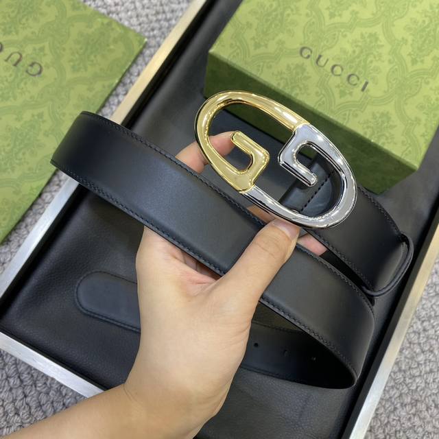Gucci 專櫃最新升华版本 寬度38毫米 進口小牛皮壓花衬托稀缺的原廠意大利樹膏皮 搭配做工精緻的gg扣