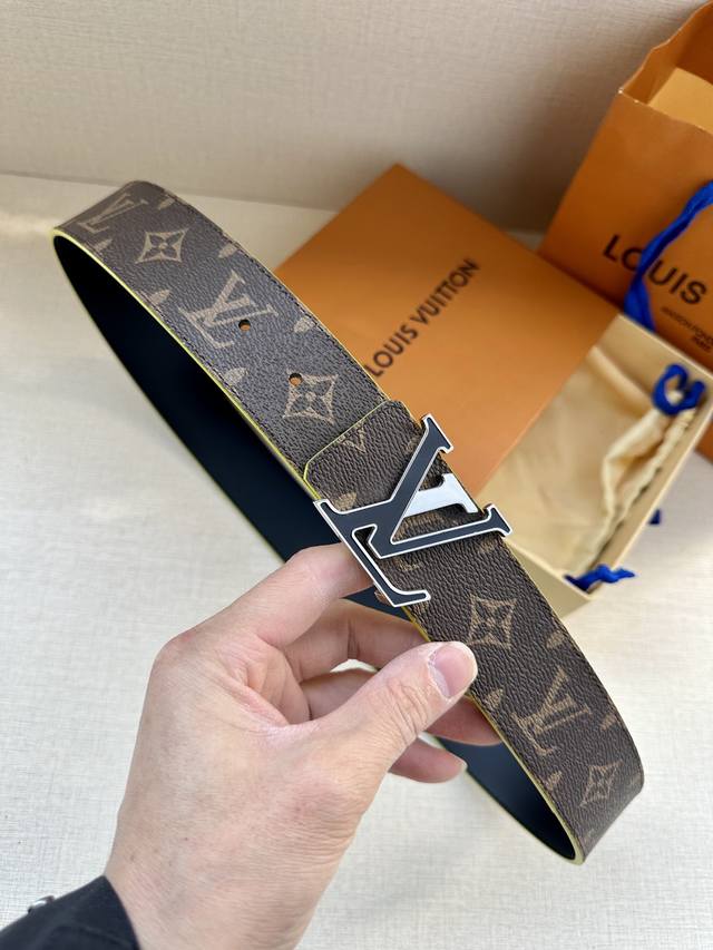 特 Louls Vuitton 路易威登 男士腰带 带身采用进口面料 配牛皮平纹底 搭配字母扣 宽 Cm