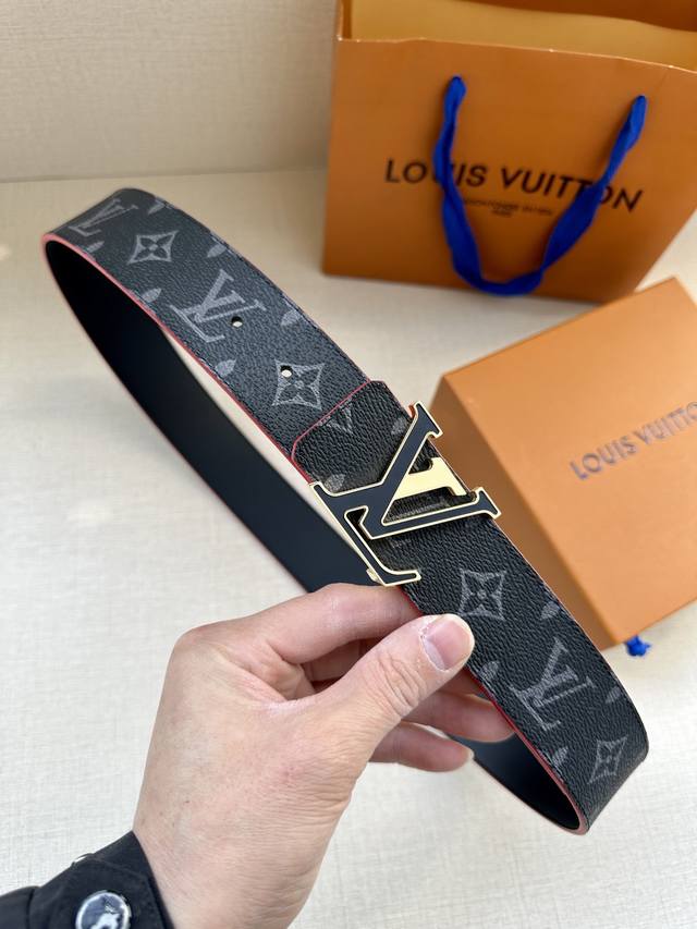 特 Louls Vuitton 路易威登 男士腰带 带身采用进口面料 配牛皮平纹底 搭配字母扣 宽 Cm