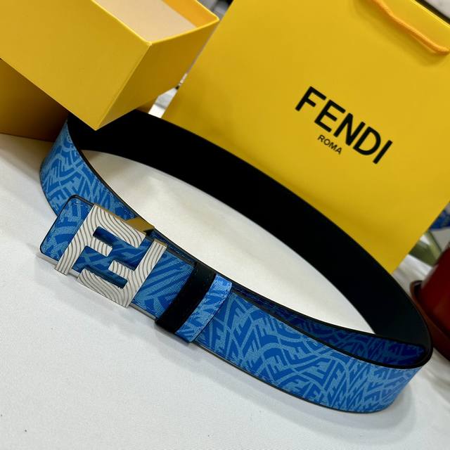 Fendl 芬迪 专柜同款 宽40Mm原版定制天蓝色ffvertigo图案皮料 搭配ff按钉钢扣 时尚潮流 经典百搭款