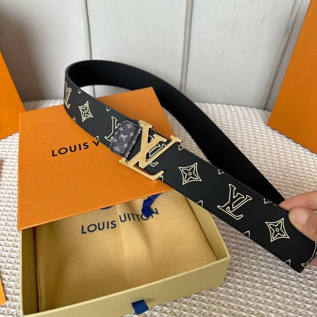 特 寬：40Mm Louis Vuitton 腰帶 頂級原單品質 寬度40毫米 丝印专柜大花图案 搭配最新款五金 專櫃款號 細節看圖 市場獨家版本 ！碼