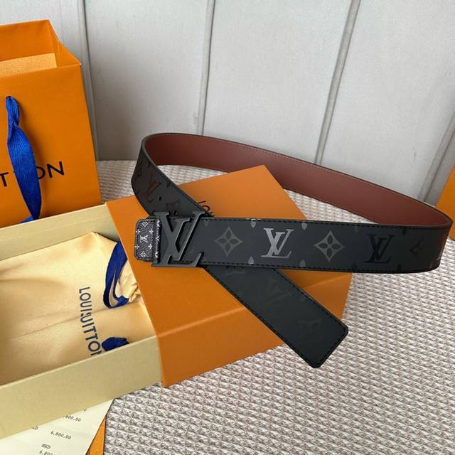 特 寬：40Mm Louis Vuitton 腰帶 頂級原單品質 寬度40毫米 丝印专柜大花图案 搭配最新款五金 專櫃款號 細節看圖 市場獨家版本 ！碼