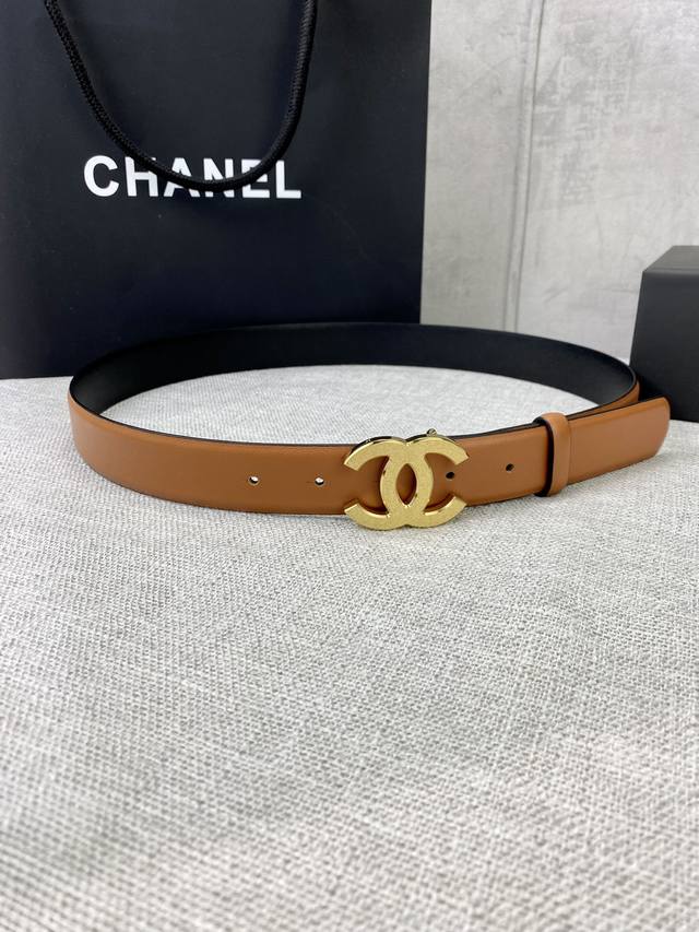 特 宽度3.0Cm Chanel 香奈儿 女士腰带皮带新款柔软的进口小牛皮金 银压砂面金属钢扣。