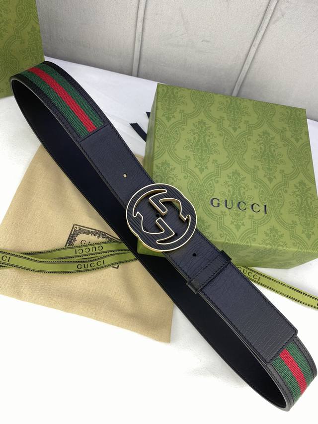 宽度4.0Cm Gucci 经典帆布织带腰带，配以织纹皮质滚边和双g原单钢扣。绿色 红色 绿色棉质帆布编织腰带，配以黑色头层牛皮