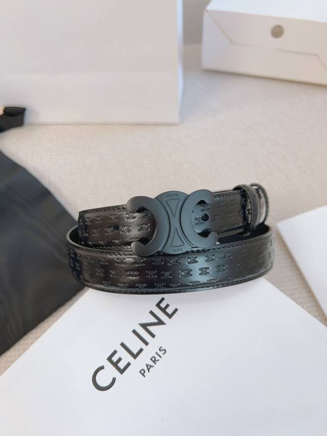 特 Celine 塞琳 专柜同步新款，原版皮料，黑色全皮压花带身，宽2.5Cm
