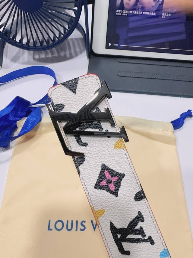 特 Louis Vuitton[正]经典原单品质，经典印花面配原版平纹皮，搭配原单精品扣，精工制作，细节看图，实物拍摄，高端奢华，宽度4.0Cm