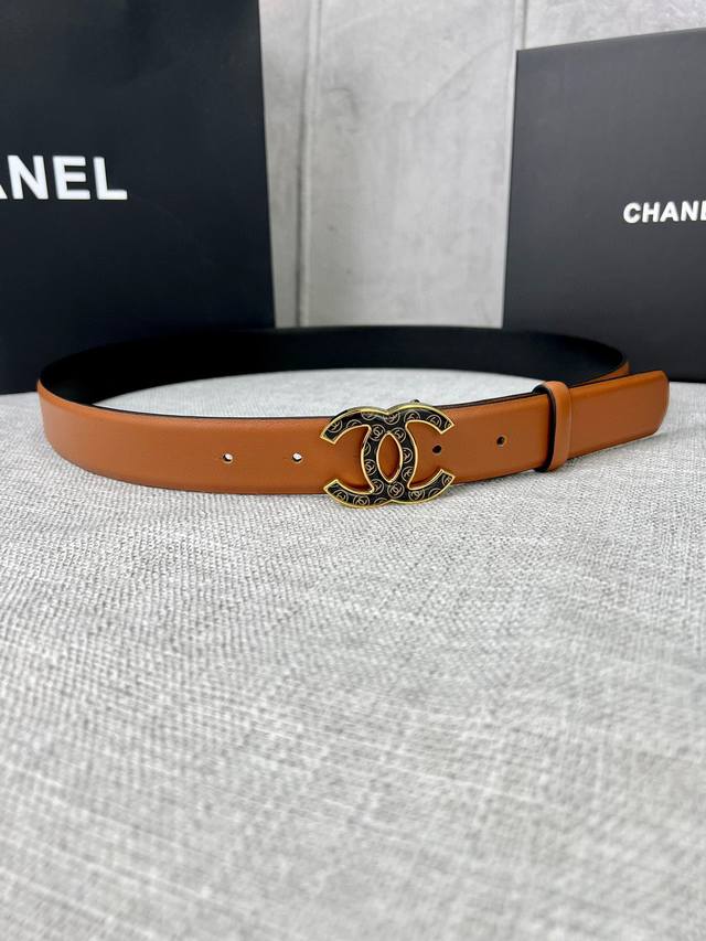 特 宽度3.0Cm Chanel 香奈儿 平纹牛皮金 银 色金属暗印品牌logo磨胶钢扣。