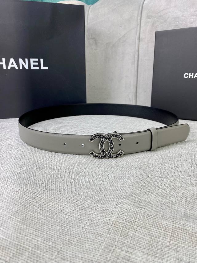 特 宽度3.0Cm Chanel 香奈儿 平纹牛皮金 银 色金属暗印品牌logo磨胶钢扣。