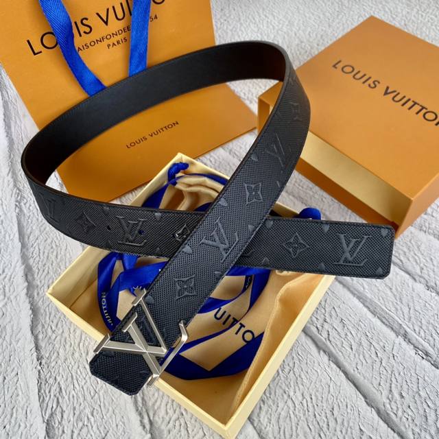 配全套包装礼盒 Lv终级版真正的原厂皮，Louis Vuitton时尚百搭皮带，顶级货，细节看图，实物拍摄，宽度4.0Cm都有货，码数齐！