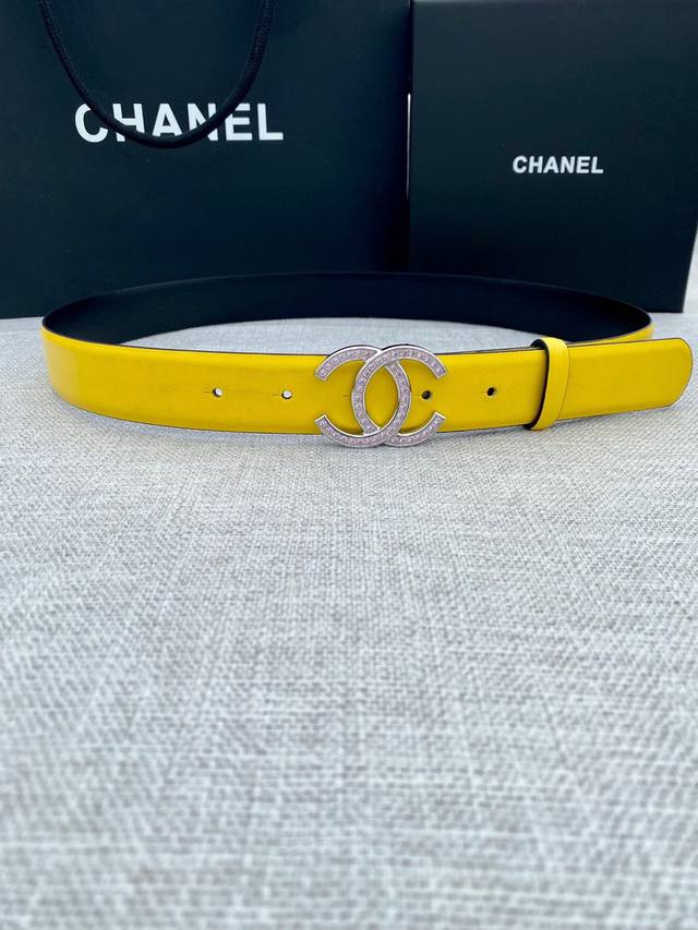 宽度3.0Cm Chanel 香奈儿 女士腰带皮带新款柔软的内衬进口小牛皮搭配精品镶钻钢扣金 银色扣。