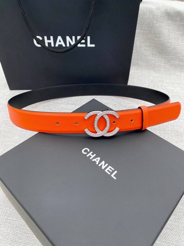 特 宽度3.0Cm Chanel 香奈儿 女士腰带皮带新款柔软的内衬进口小牛皮搭配精品镶钻钢扣金 银色扣。