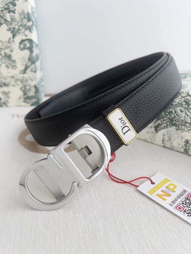 品名：迪奥. Dior 腰带自动带 皮带 型号：自动扣，纯钢材质自动扣，自动带身，图片实物拍摄 材料：百分百头层牛皮，保证真皮。24K纯钢扣专柜同等质量， 双面