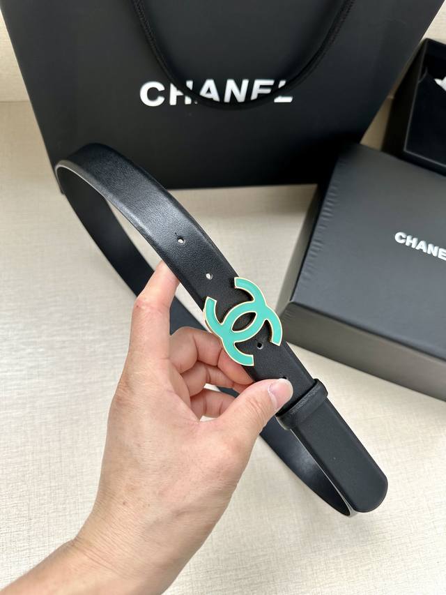 宽度3.0cm Chanel 香奈儿 进口柔软小牛皮纹路清晰五金配件金 银色 金属磨胶钢扣。
