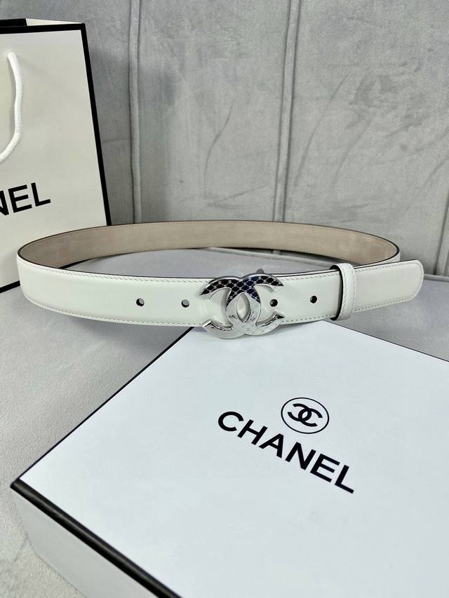 宽度3.0cm Chanel 香奈儿 特级进口小牛皮内衬原版磨砂底，饰有金 银色花纹金属logo花纹钢扣。 - 点击图像关闭