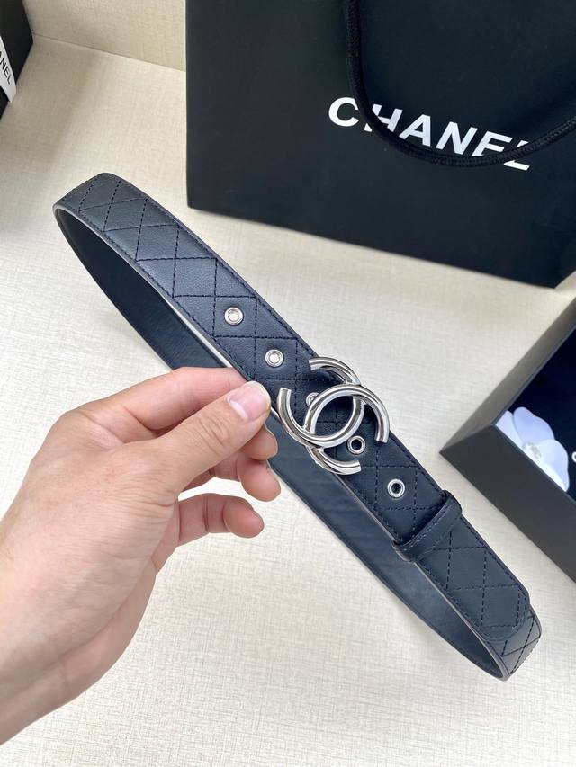 特 宽度3.0Cm Chanel 香奈儿 经典款车线方格两面头层牛皮手工精致 金 银 色磨胶钢扣。