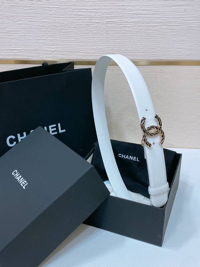 Chanel 24C 树脂黑 与 金色金属 Logo搭扣 黄铜金属进口胎小牛皮带身 手感柔软 细腻 3.0Cm