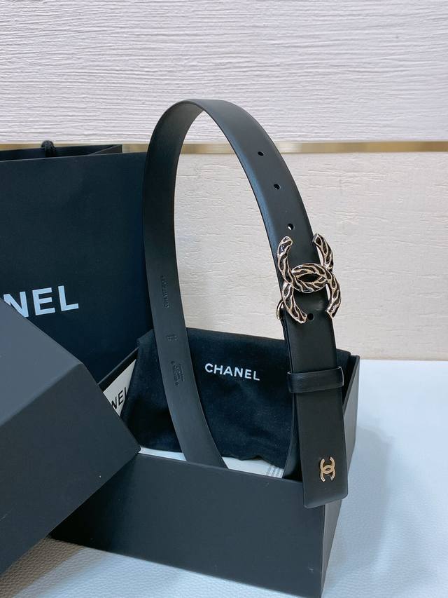 Chanel 24C 树脂黑 与 金色金属 Logo搭扣 黄铜金属进口胎小牛皮带身 尾巴饰有cc 金属手感柔软 细腻 3.0Cm